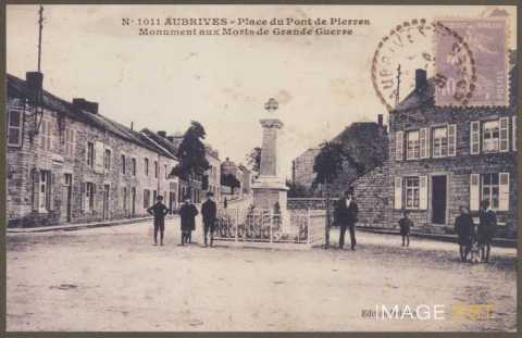 Place du Pont de pierres (Aubrives)